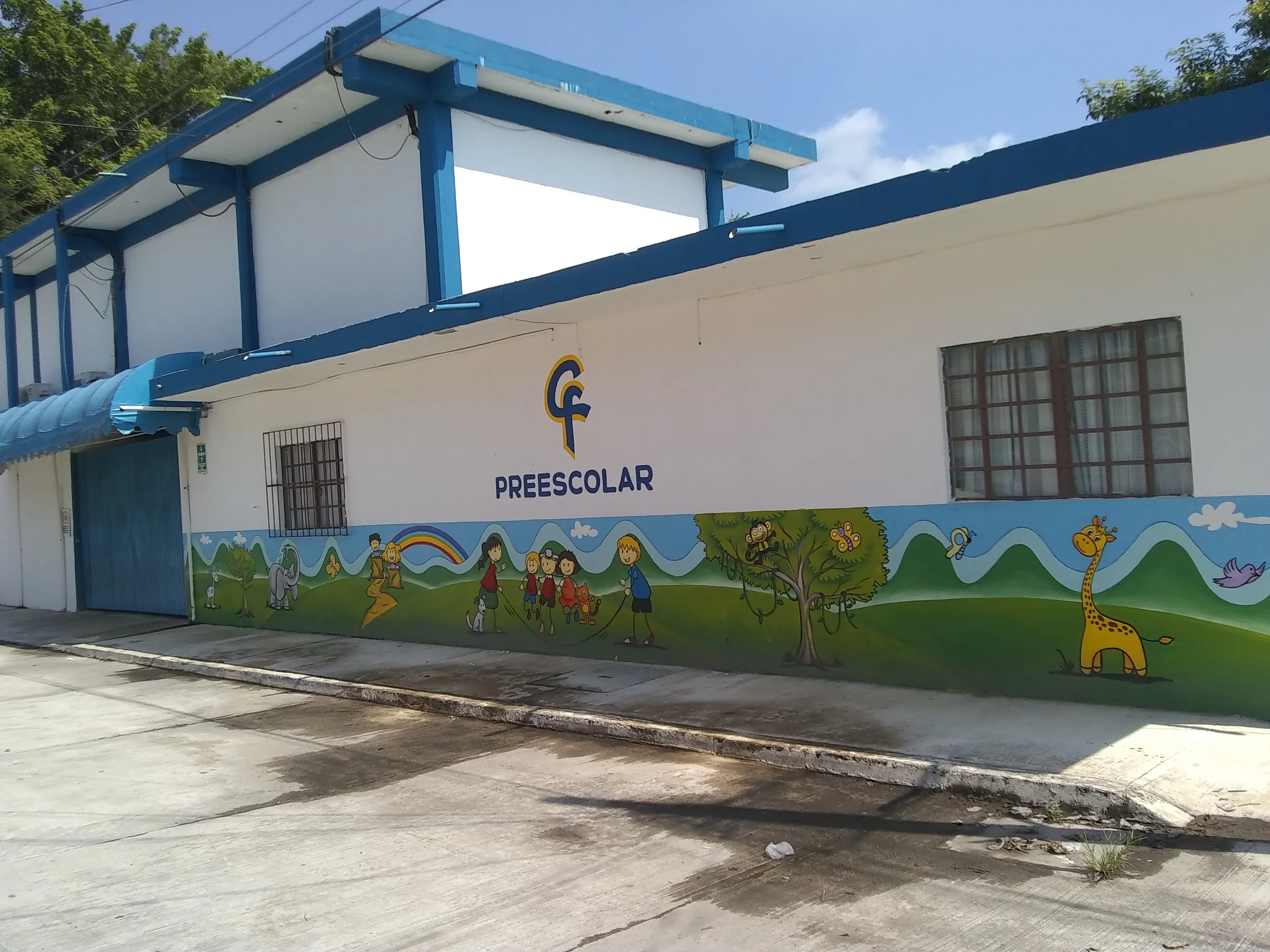 Alumnos de secundaria en actividades escolares